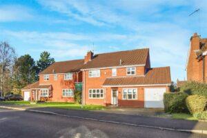 Lindisfarne Drive, Kenilworth