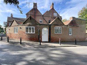 Fieldgate House, Fieldgate Lane